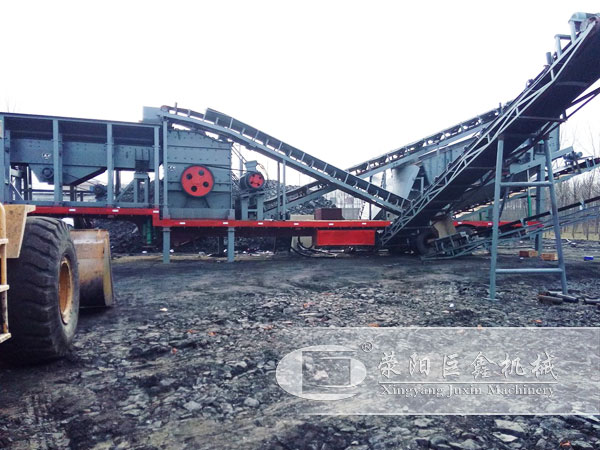 小型移動破碎站山地現場